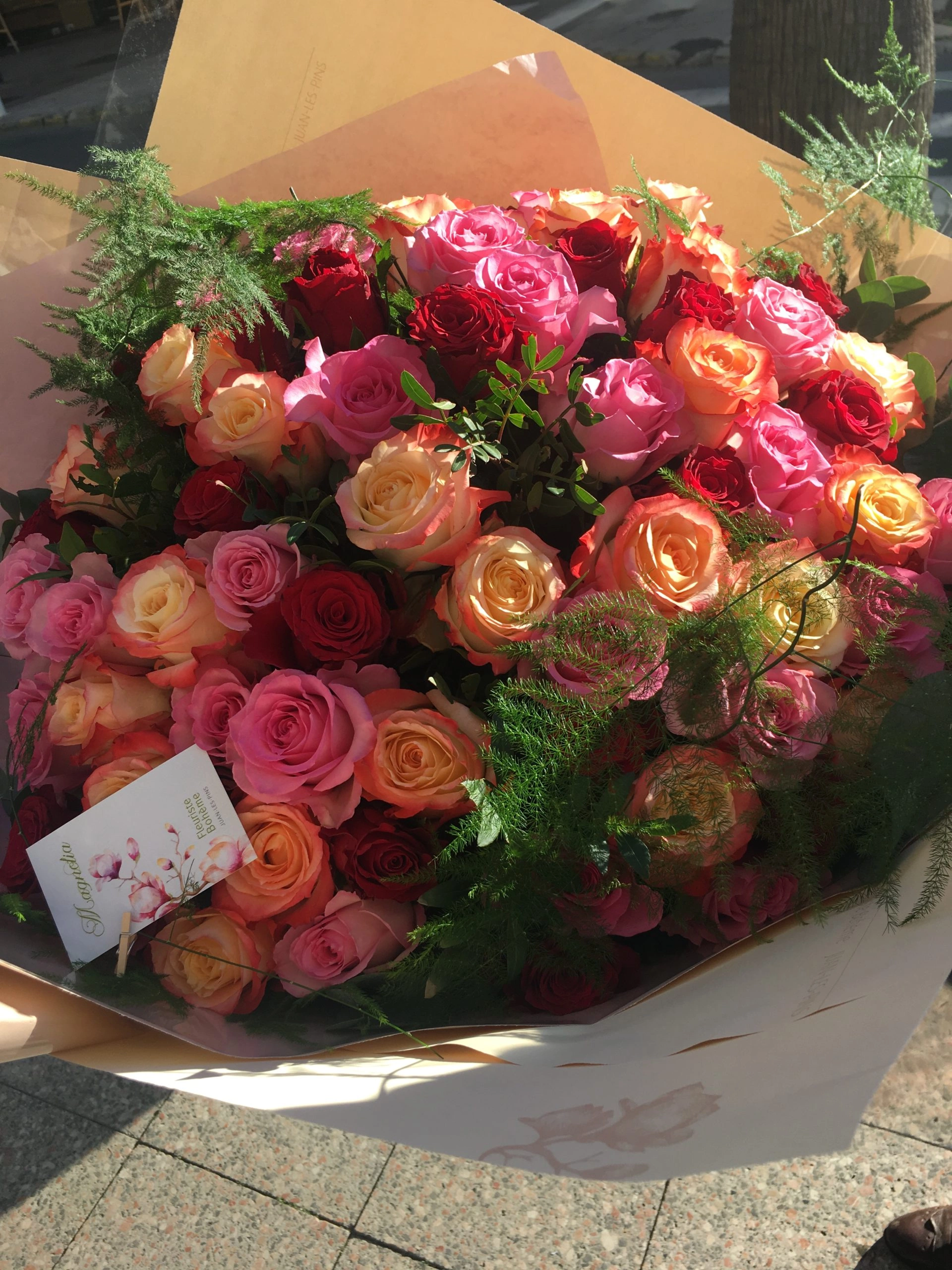Bouquet Rond De Roses, par Magnolia Fleuriste, fleuriste à Antibes