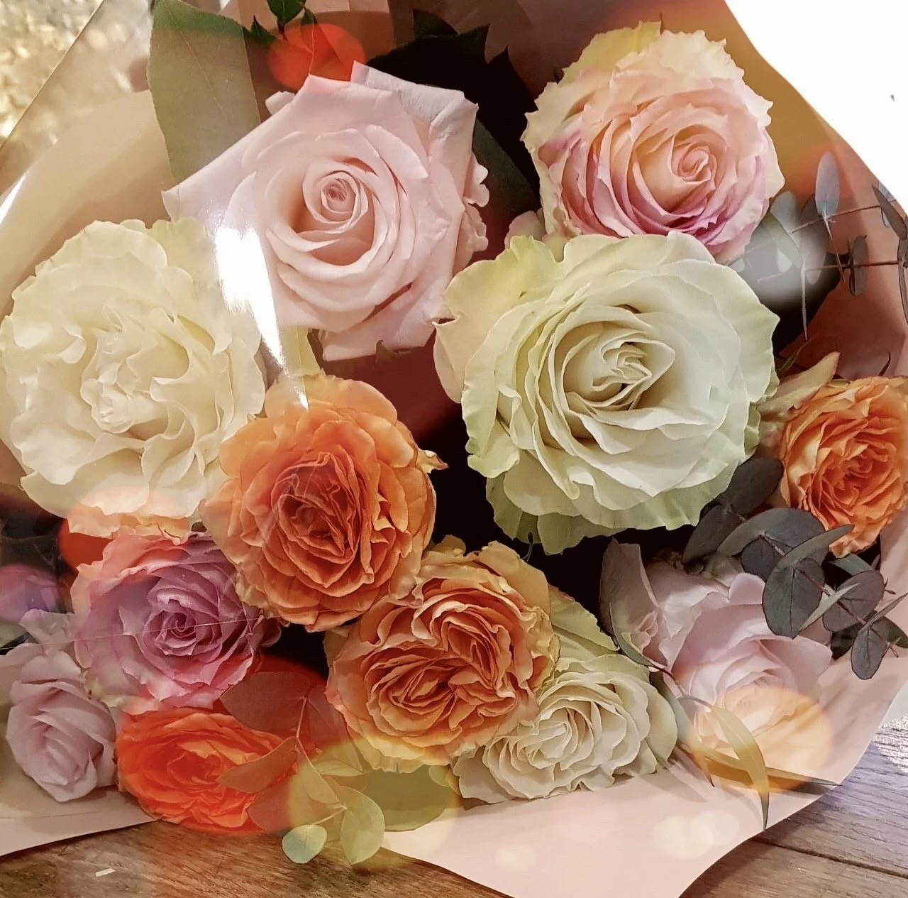 Bouquet De Roses Multicolore, par Les jolies choses, fleuriste à Couëron