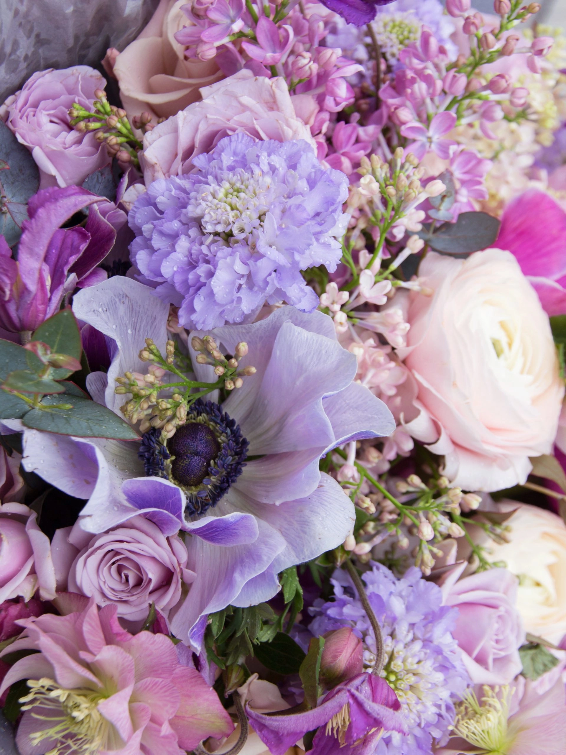 Bouquet parme violet, par Les jolies choses, fleuriste à Couëron