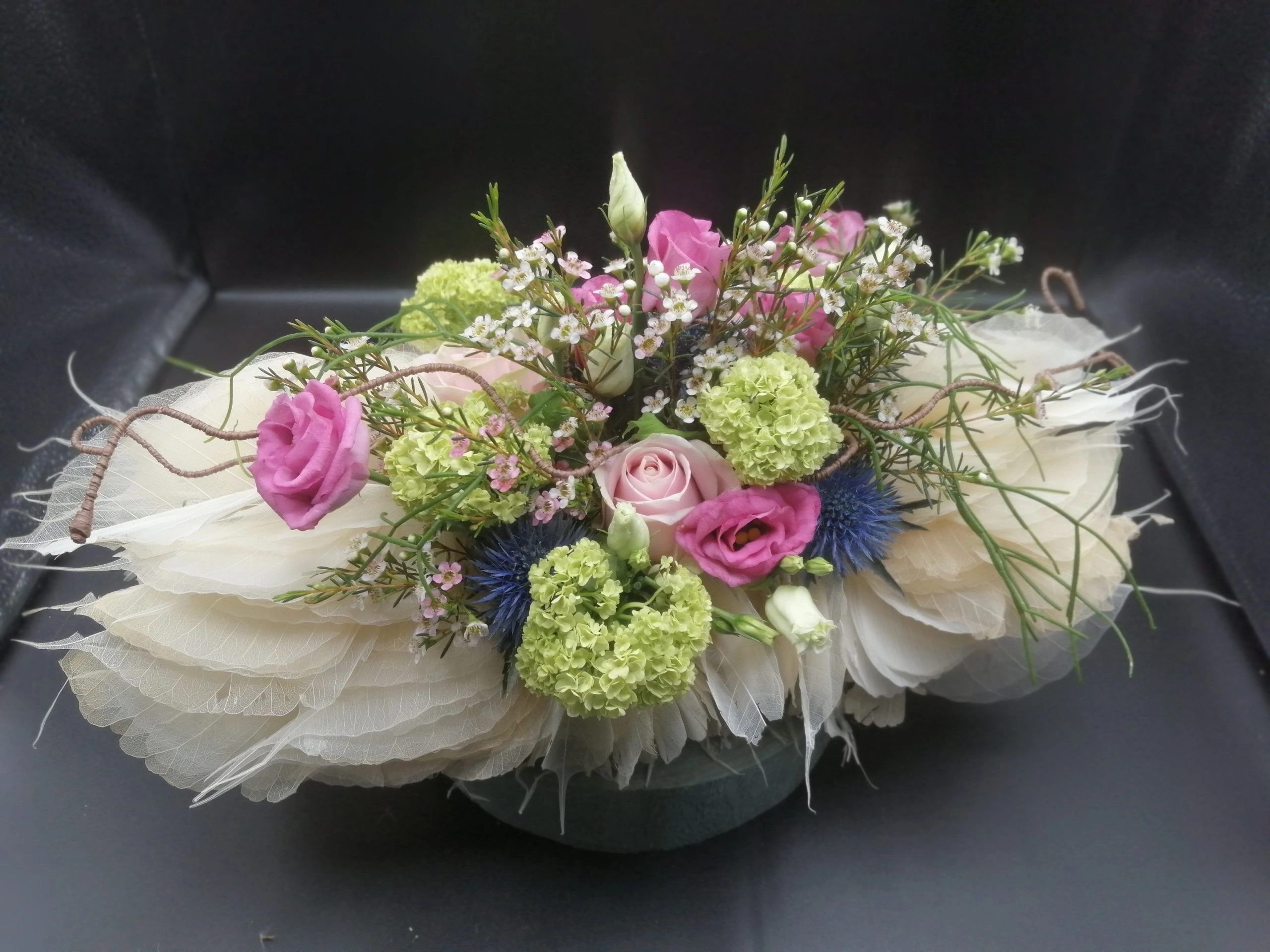 centre de table poétique, par Akane - Le murmure des fleurs, fleuriste à Cuers