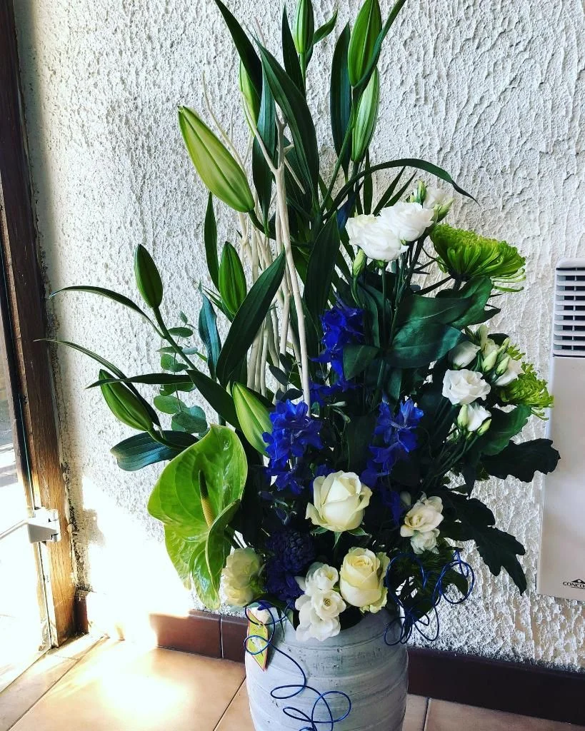 Bouquet en hauteur, par Florilys, fleuriste à La Chaussée-Saint-Victor