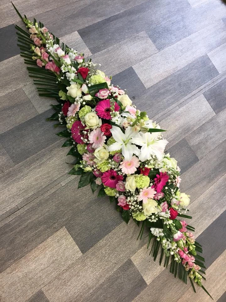 Raquette de fleurs - Deuil, par Cocon floral, fleuriste à Saint-Georges-de-Reneins