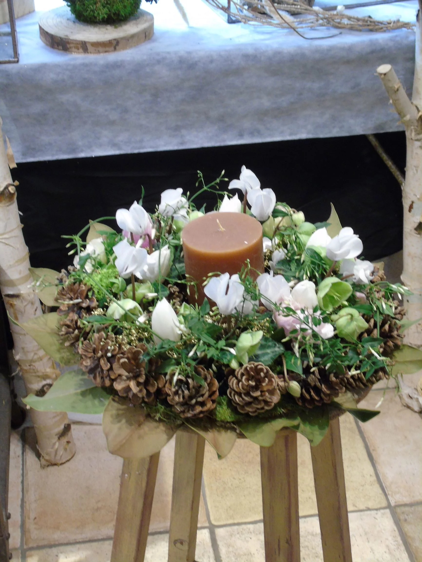 Couronne De L&rsquo;Avent, par Akane - Le murmure des fleurs, fleuriste à Cuers