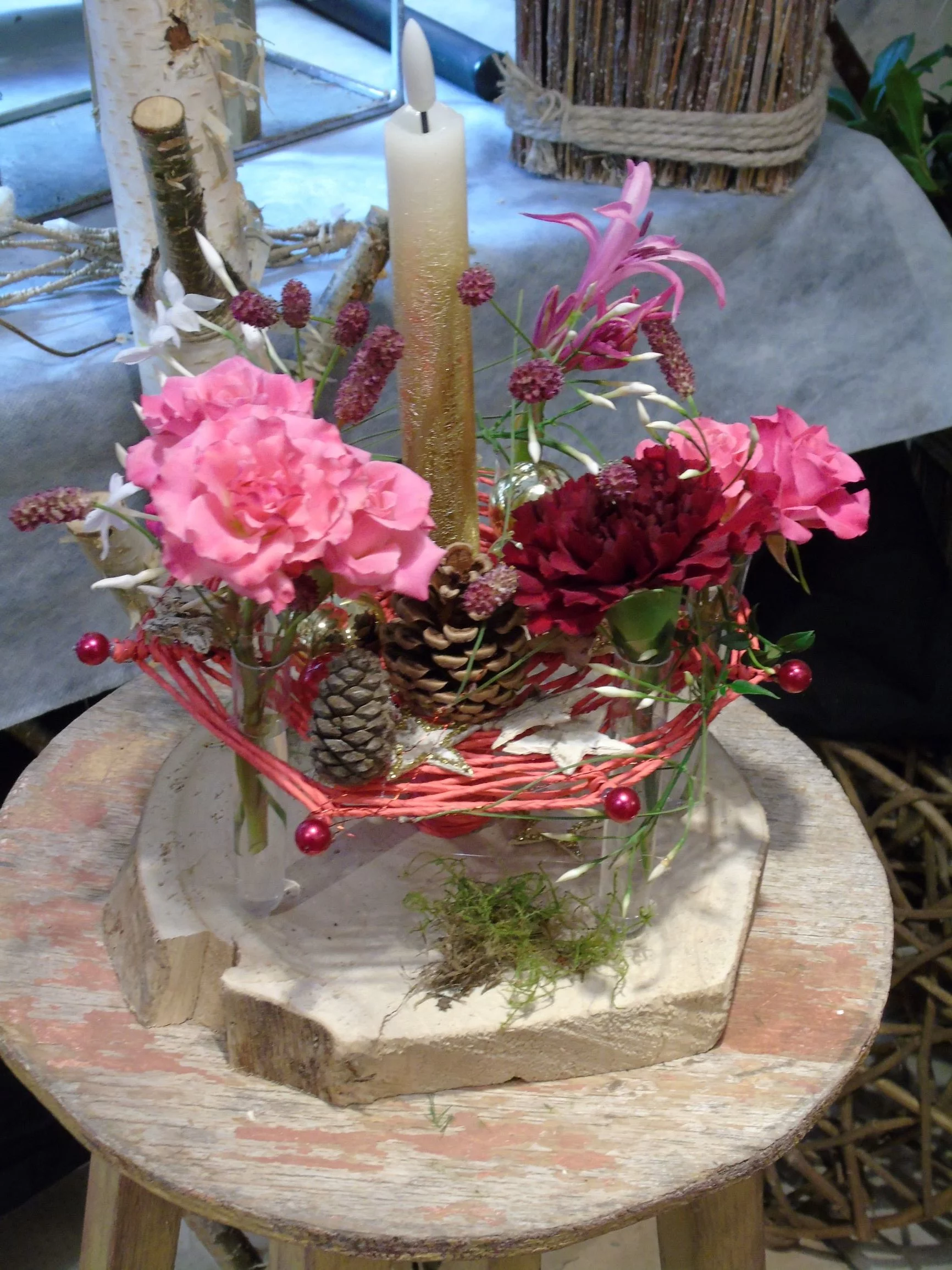 Centre De Table Coloré, par Akane - Le murmure des fleurs, fleuriste à Cuers