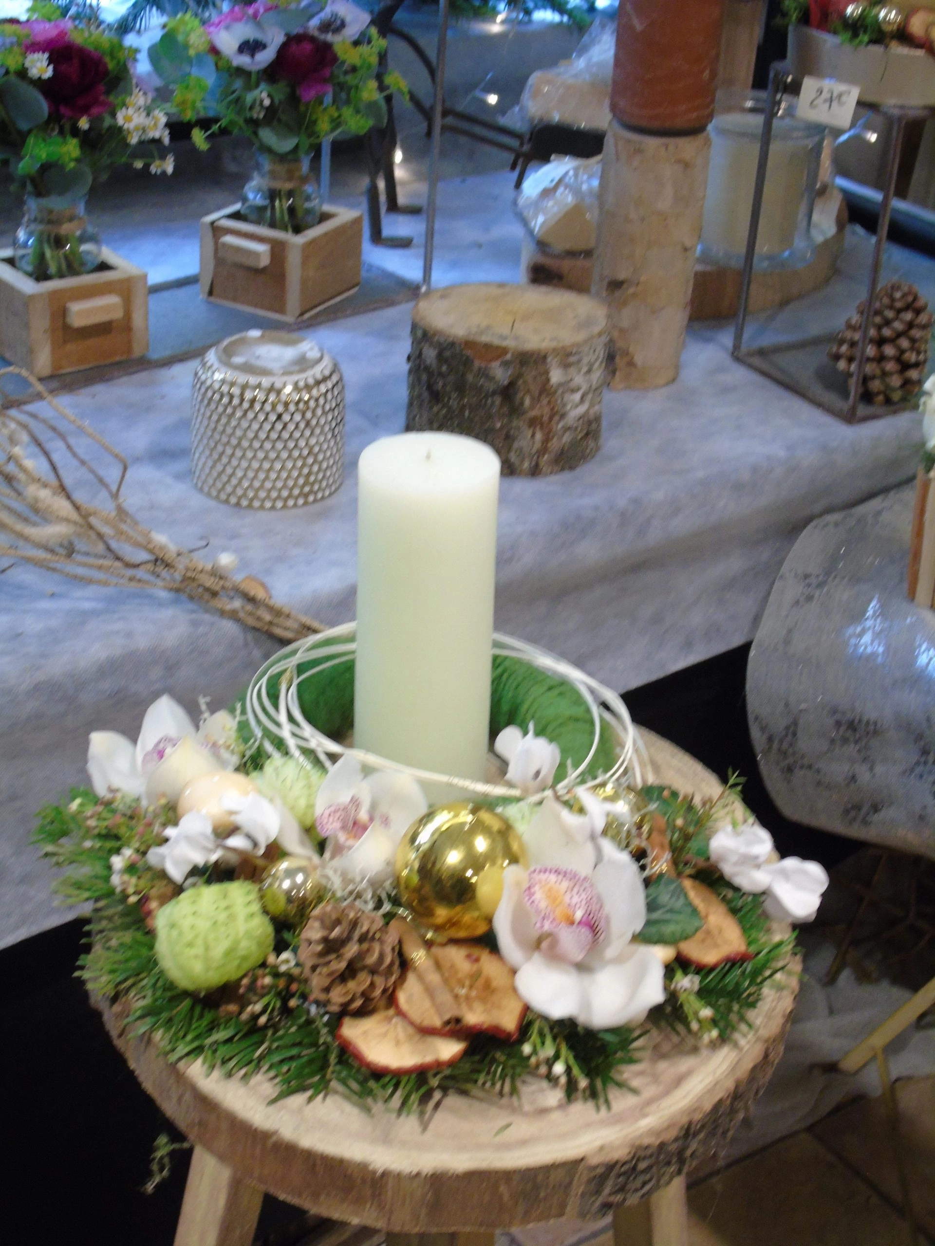Centre De Table Festif, par Akane - Le murmure des fleurs, fleuriste à Cuers