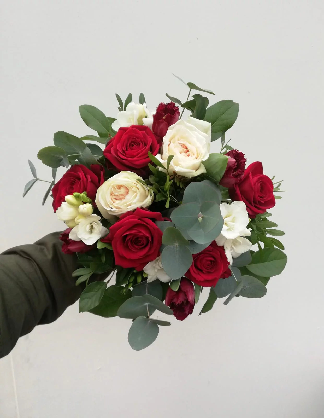 Love And Roses, par La Fabrique Végétale, fleuriste à Wissous