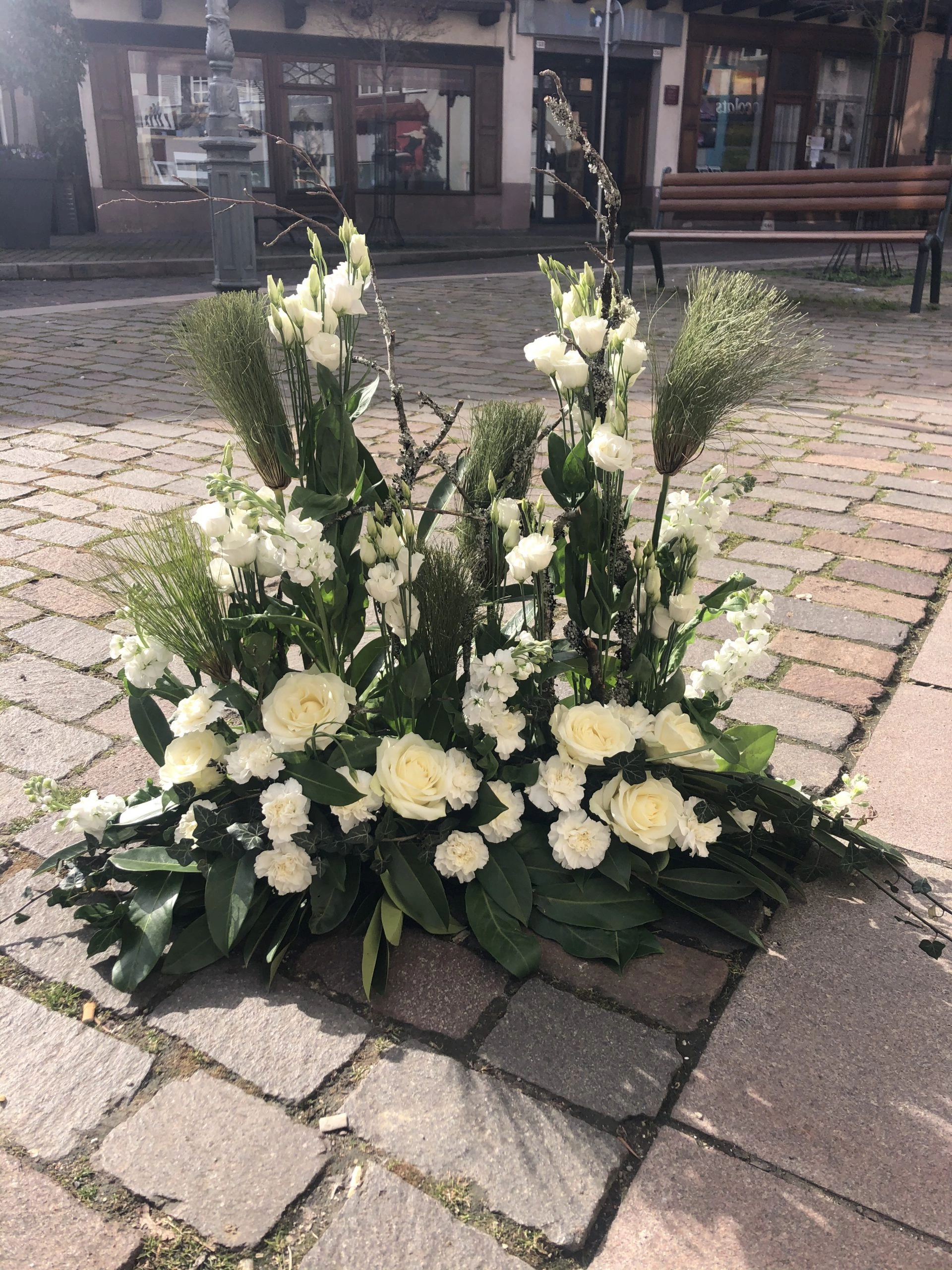 Devant de Tombe, par La chaine de cœur, fleuriste à Barr