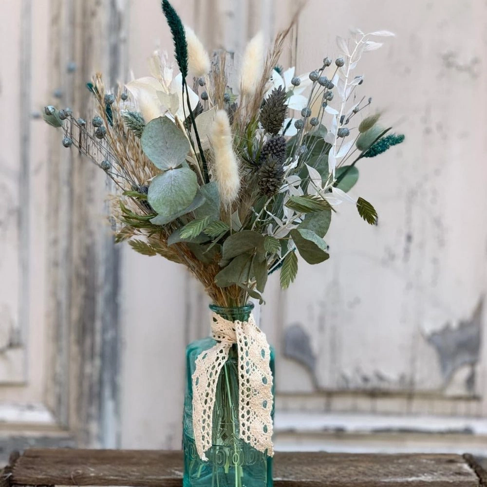 Vase et fleurs séchées, par Atelier Armelle Alleton, fleuriste à Le Mans