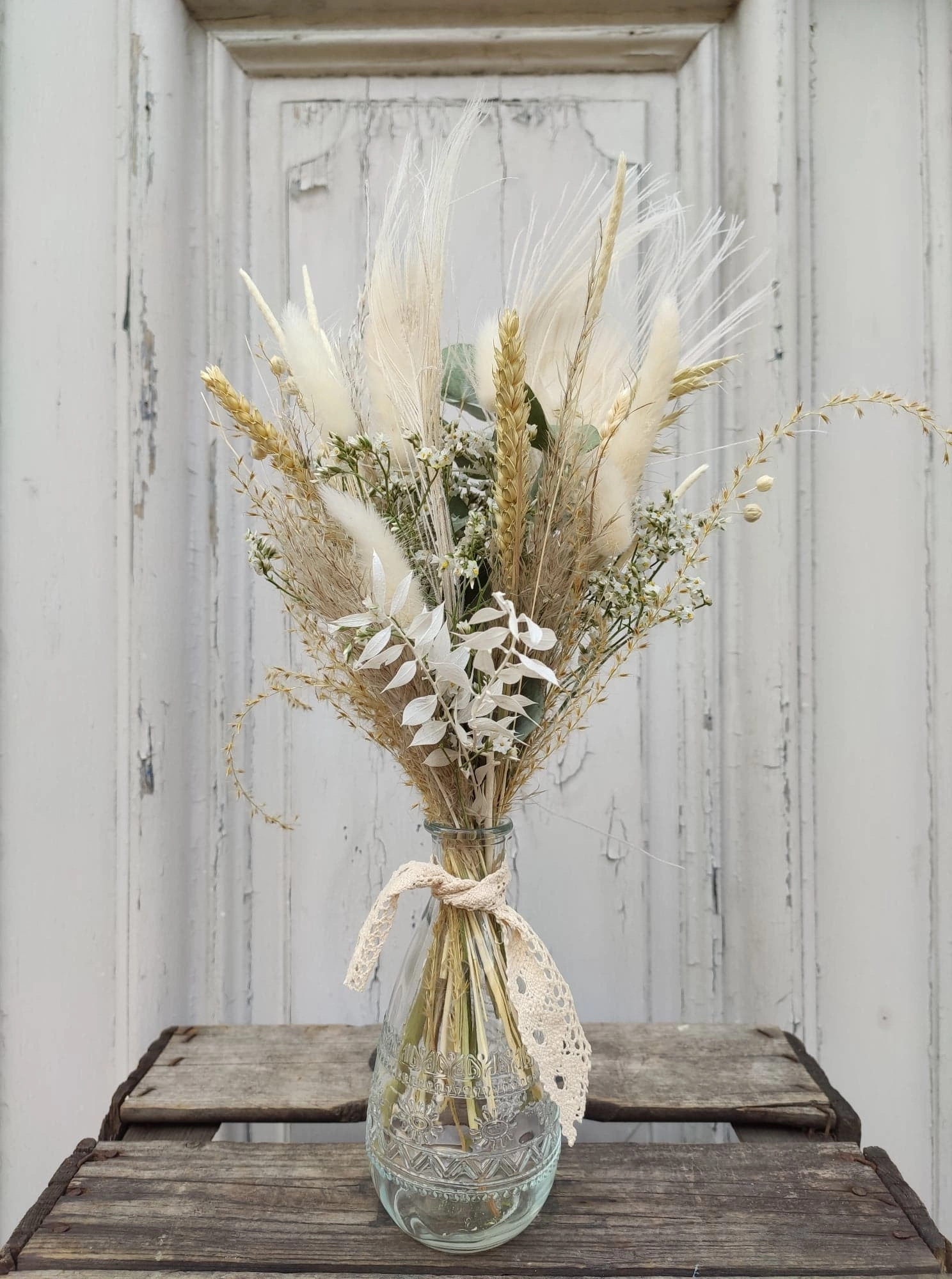 Vase et fleurs séchées., par Atelier Armelle Alleton, fleuriste à Le Mans