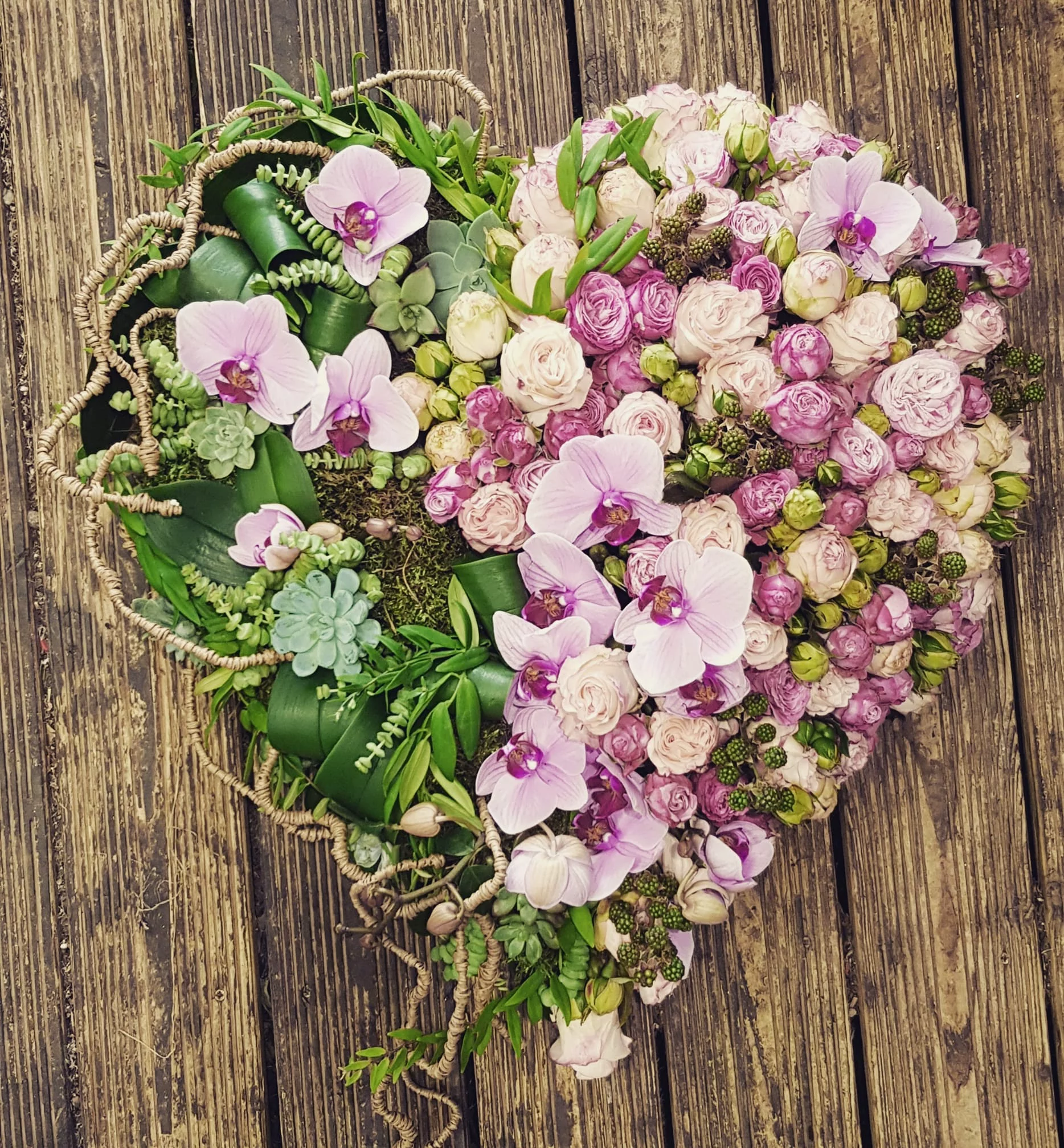 cœur de fleurs, par Art Végétal, fleuriste à Corbas