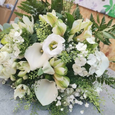 bouquet blanc de fête des mères, par Le trèfle à quatre fleurs, fleuriste à Carnin