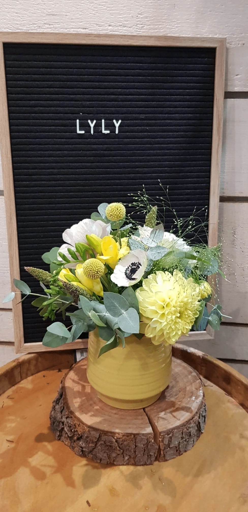 Composition Lyly, par Art Végétal, fleuriste à Corbas