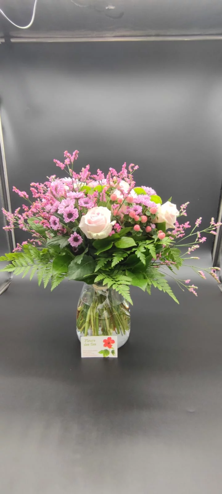 Bouquet plus vase, par Fleurs des îles, fleuriste à Grigny