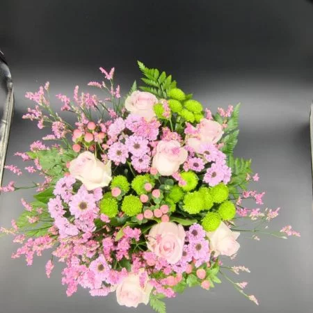 Bouquet plus vase, par Fleurs des îles, fleuriste à Grigny