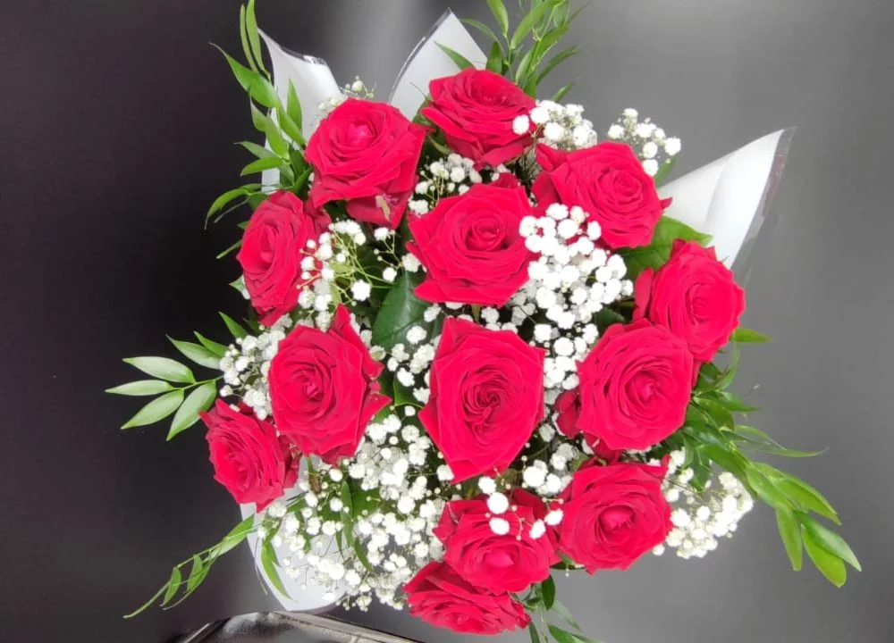 Bouquet câlin en bulle d'eau, par Fleurs des îles, fleuriste à Grigny