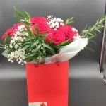 Bouquet câlin en bulle d'eau, par Fleurs des îles, fleuriste à Grigny