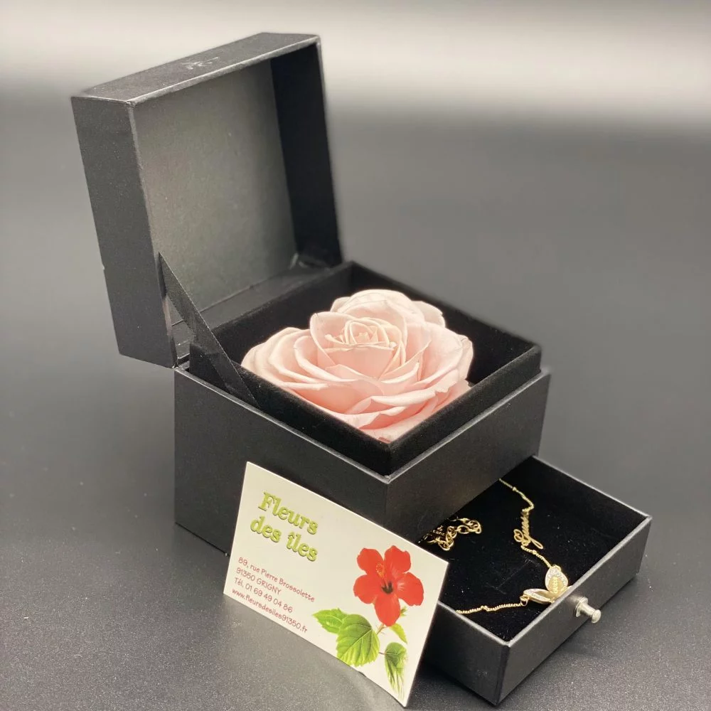Boxe rose coffret (bijoux non fournis), par Fleurs des îles, fleuriste à Grigny