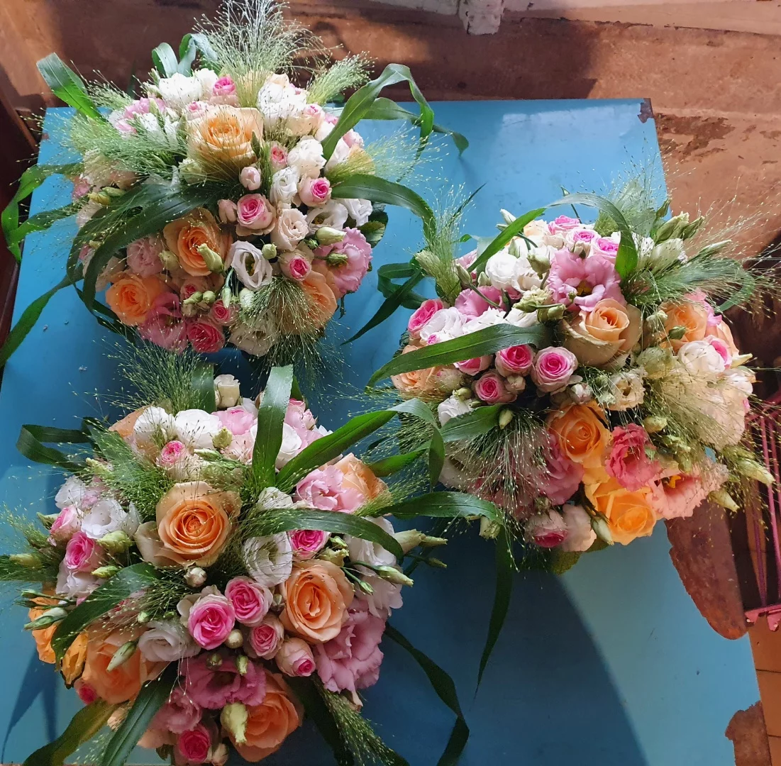 Bouquet à base de roses, par ATELIER FLASH FLEURS, fleuriste à Paris