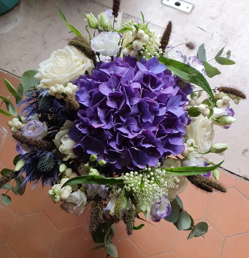 Bouquet à base d'hortensias, par ATELIER FLASH FLEURS, fleuriste à Paris