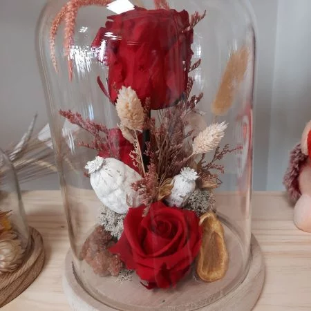 votre artisan fleuriste vous propose le bouquet : Composition De Roses Eternelles