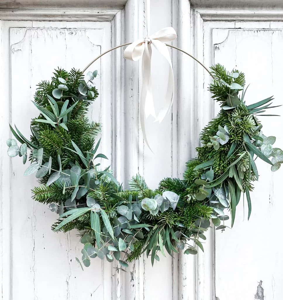Couronne de porte, par Atelier Armelle Alleton, fleuriste à Le Mans