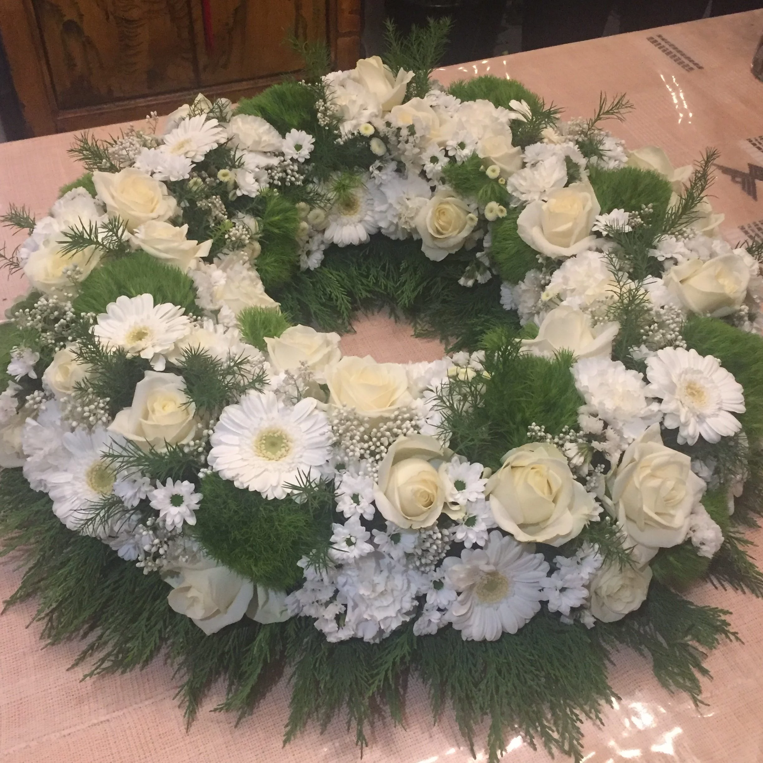 Couronne de deuil, par Hanakawa, fleuriste à Meudon
