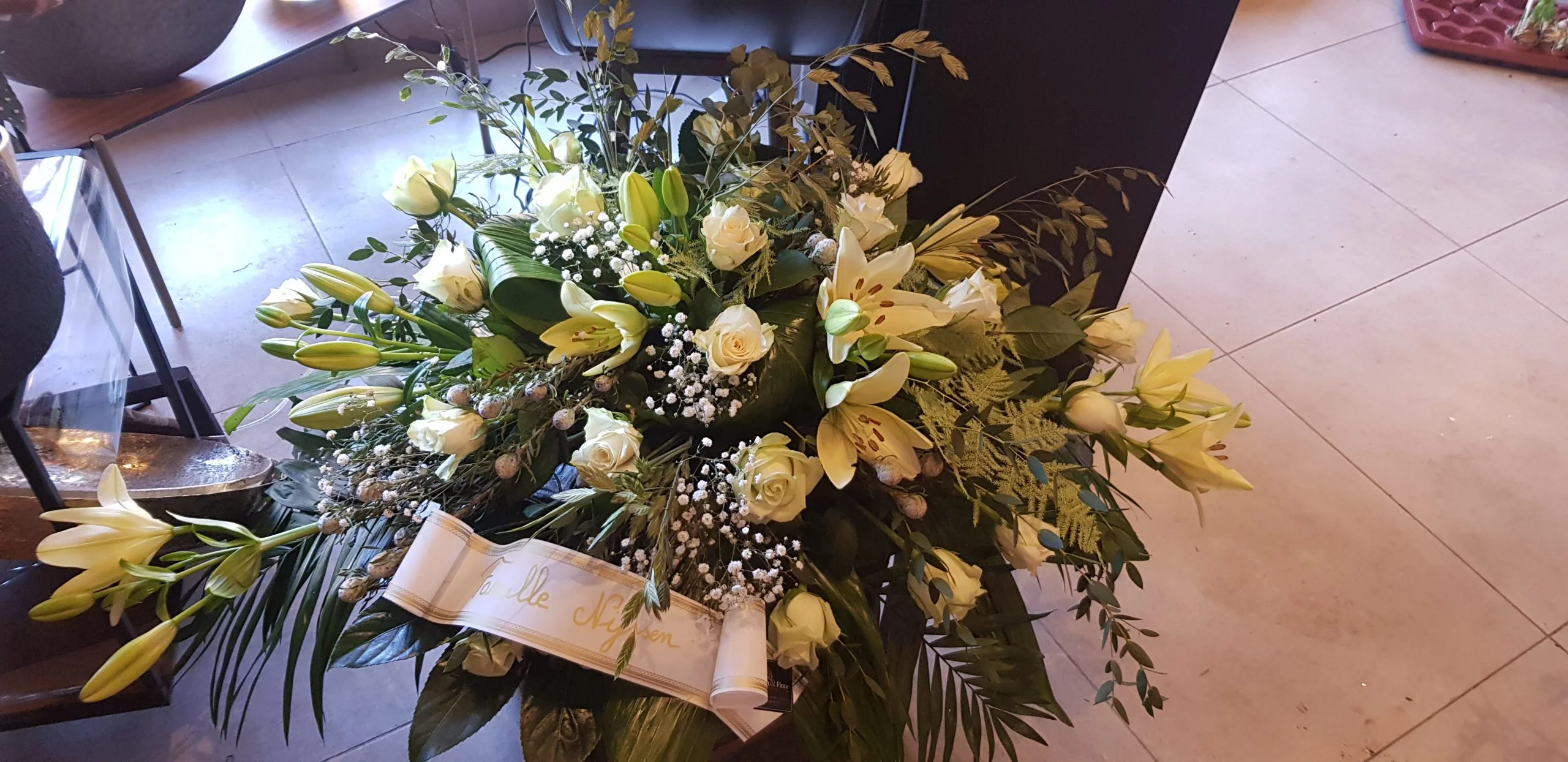 Gerbe Deuil de Zen Et Flore, par Zen et Flore, fleuriste à La Louvière