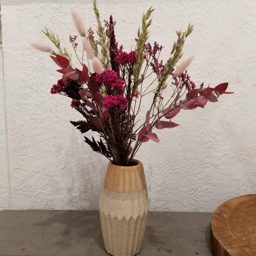Bouquet de fleurs séchées avec vase, par Au fil des pétales, fleuriste à Saint-Geoire-en-Valdaine