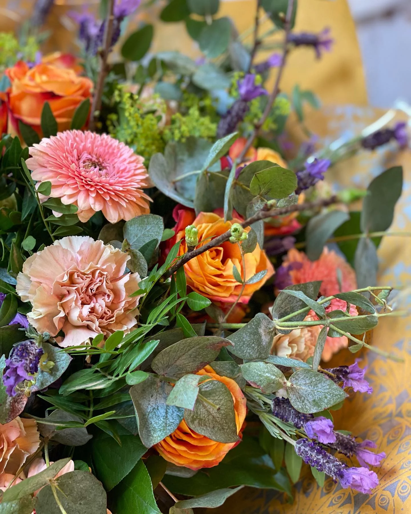 Bouquet du fleuriste coloré, par Rêve d'orchidée, fleuriste à Quimper
