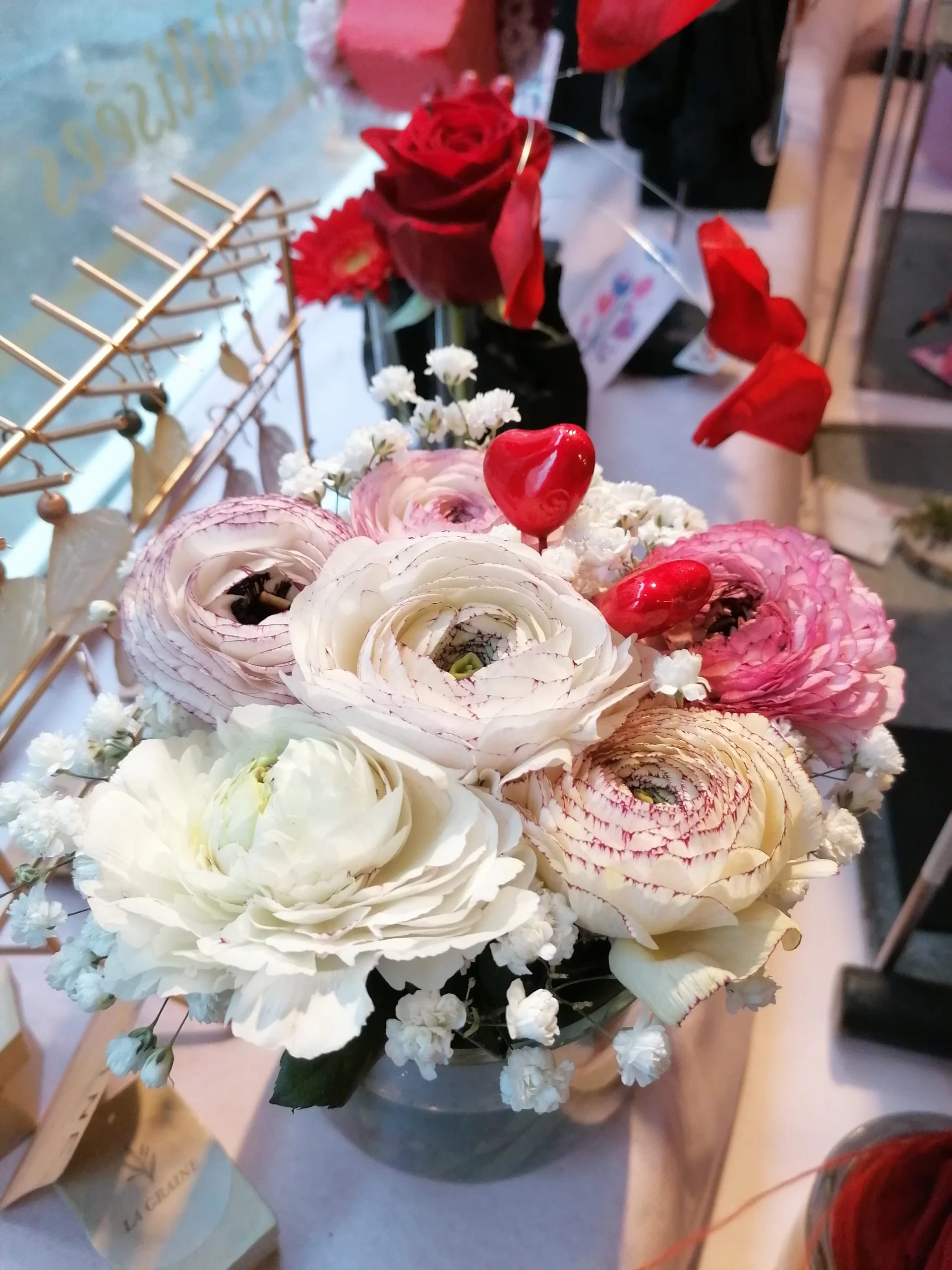 composition florale, par Akane - Le murmure des fleurs, fleuriste à Cuers