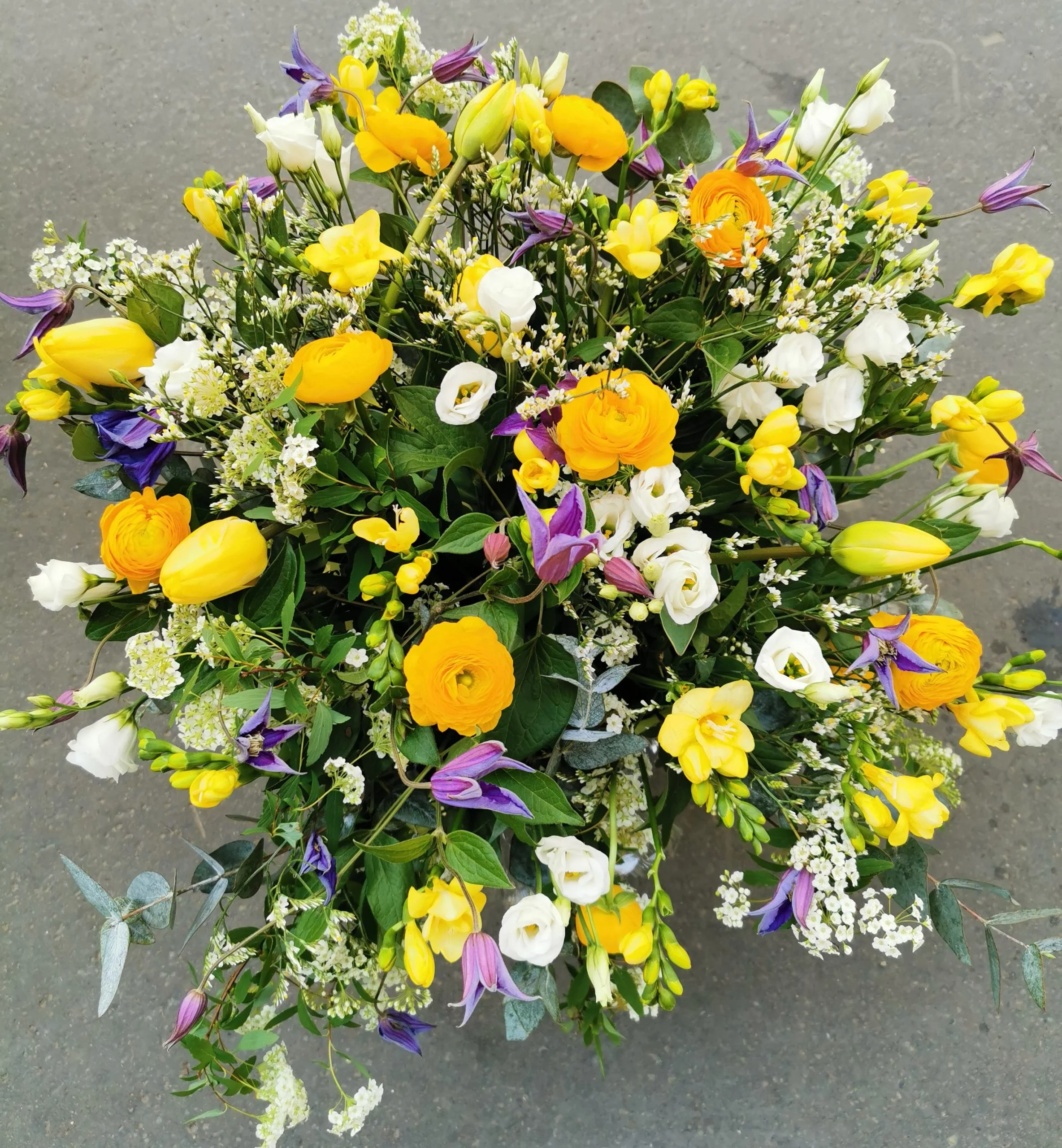 Coussin de deuil champêtre, par O fleurs de camille, fleuriste à Paris
