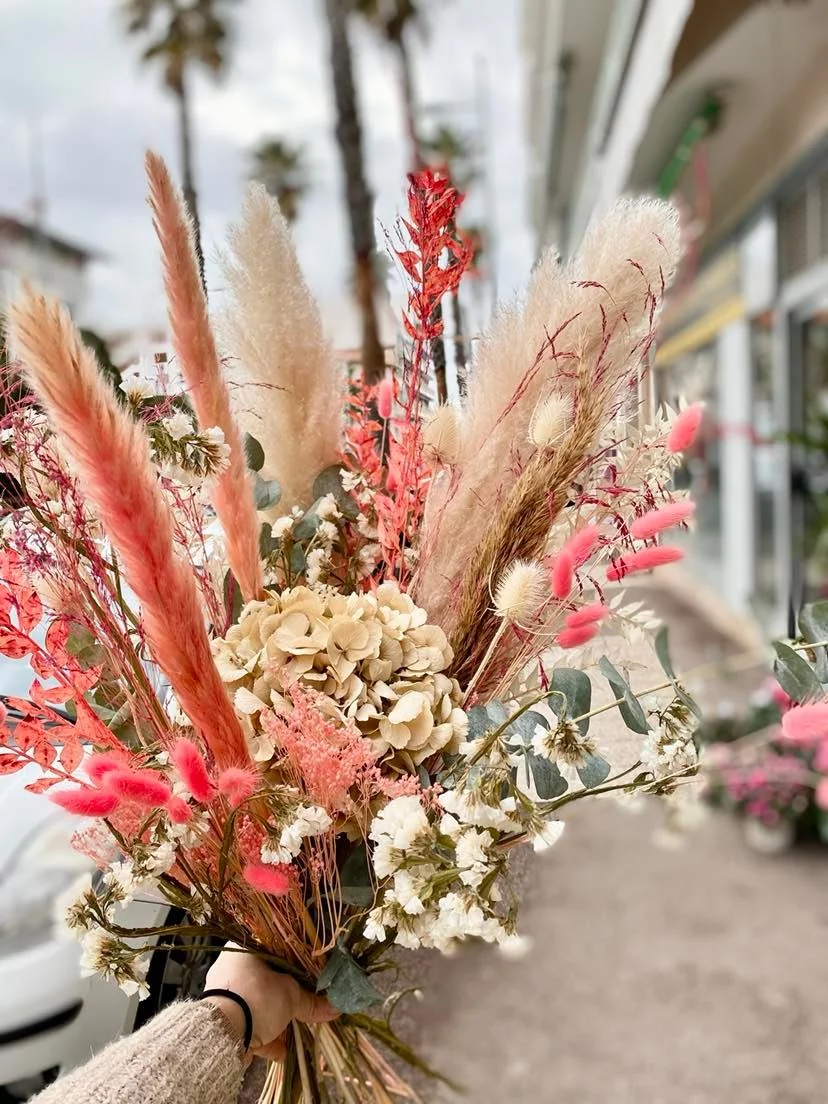 Bouquet de fleurs séchées bohème, par Magnolia Fleuriste, fleuriste à Antibes
