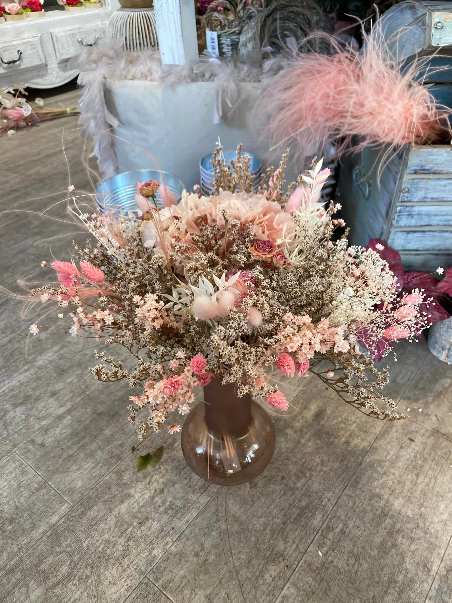 Bouquet rond de fleurs séchées vaporeux, par Magnolia Fleuriste, fleuriste à Antibes