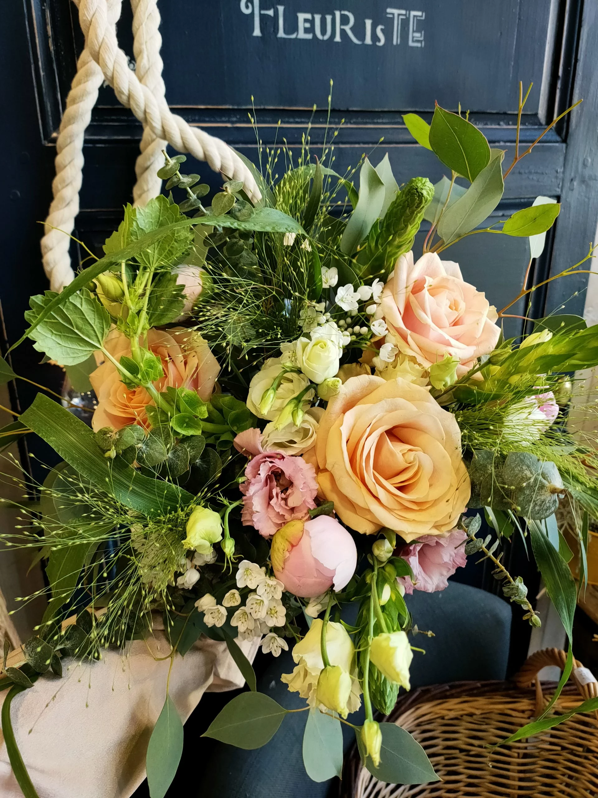 Le bouquet isocèle, par Au naturel, fleuriste à Alençon