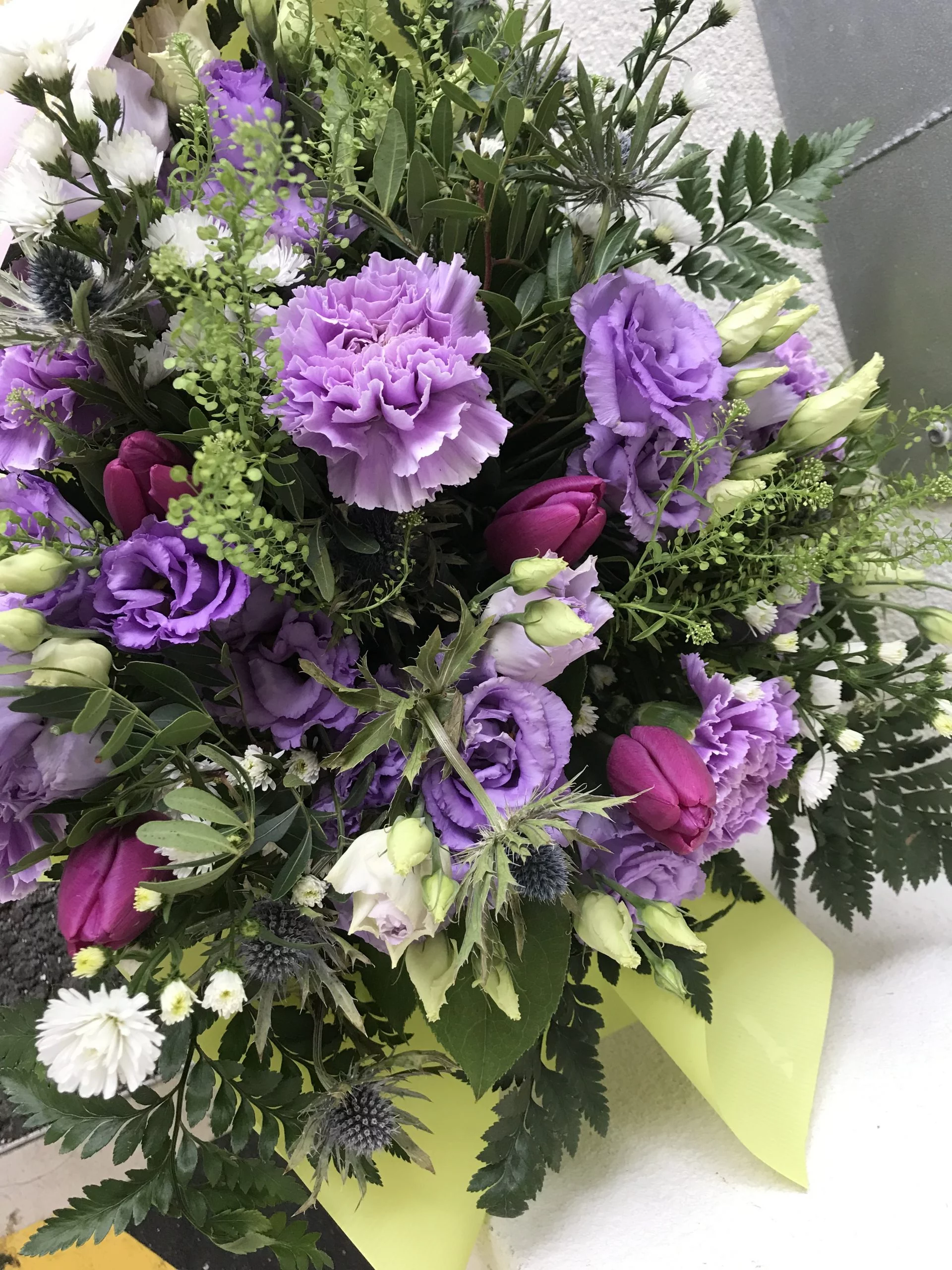 Retour du jardin, par A fleurs de peau, fleuriste à Les Mureaux