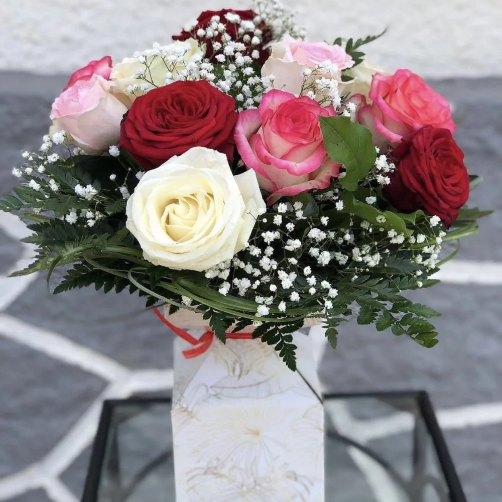 Méli-Mélo de roses., par Fleurs des îles, fleuriste à Grigny