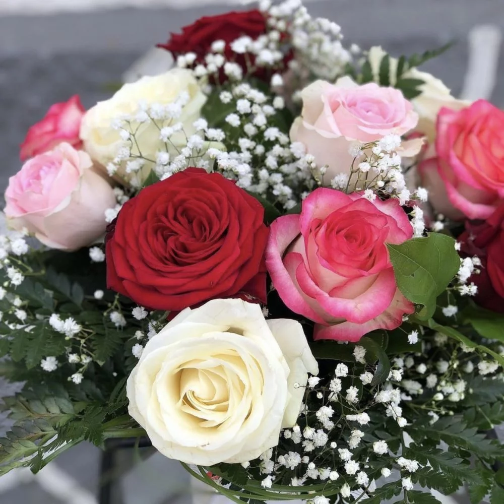 Méli-Mélo de roses., par Fleurs des îles, fleuriste à Grigny