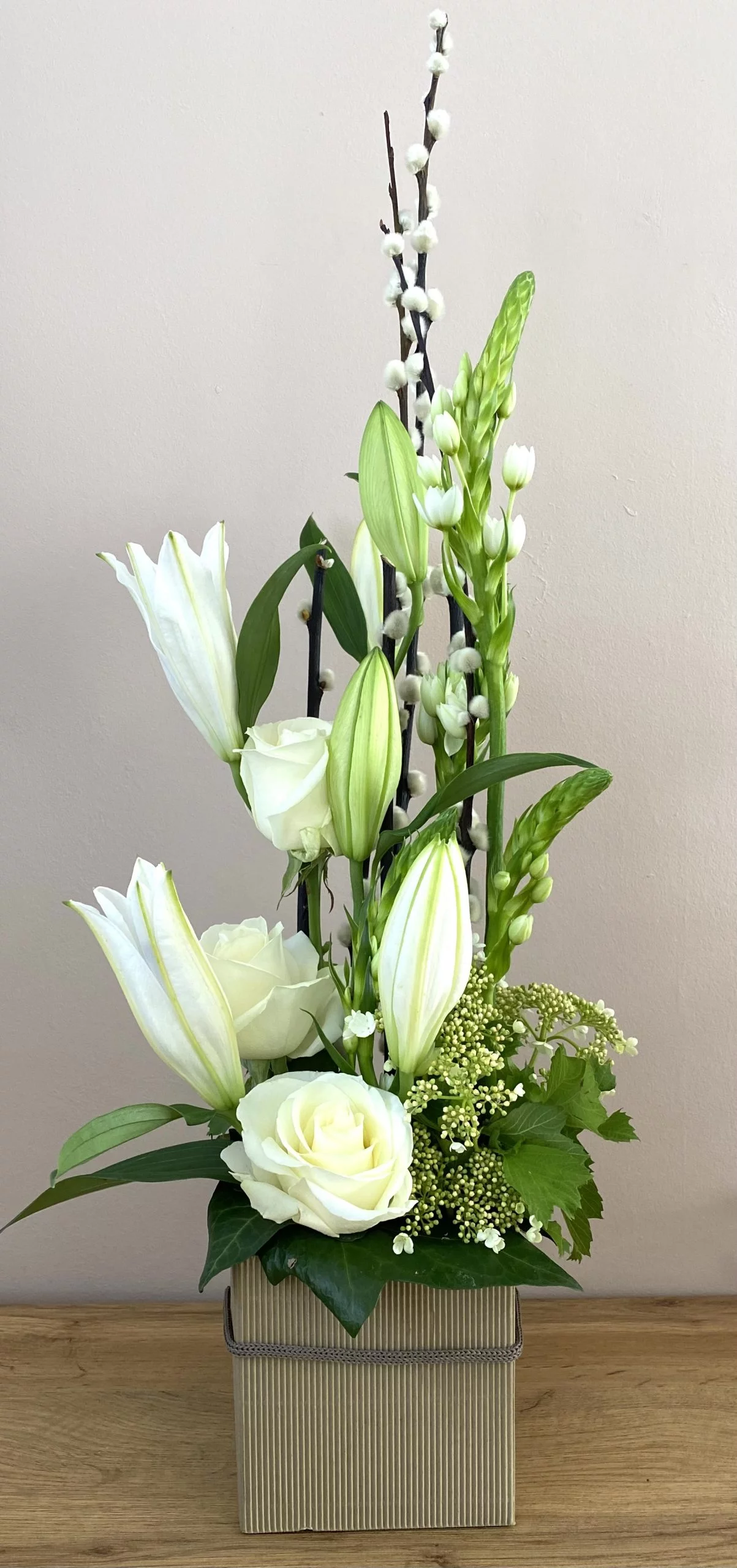 Composition en hauteur, par Eden Fleurs, fleuriste à Le Blanc-Mesnil