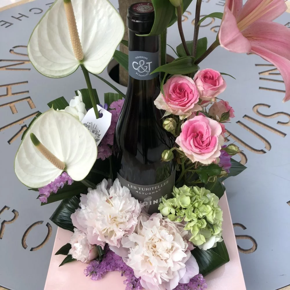 Bouteille Fleurie - Au choix: Rosé, Blanc ou Rouge, par Maison Philippe Bizet, fleuriste à Saint-Genis-Laval