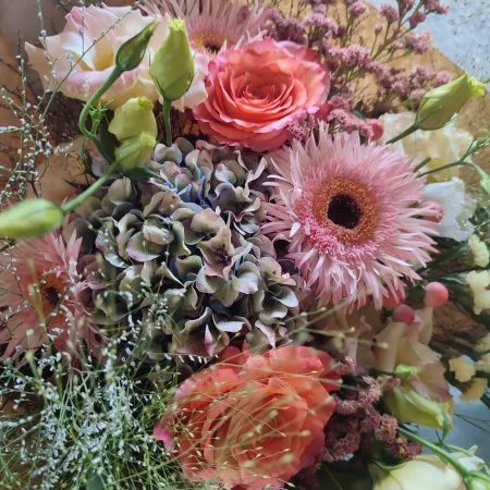 Bouquet de fleurs pastel, par Fleuriste Guille, fleuriste à Sainte-Bazeille