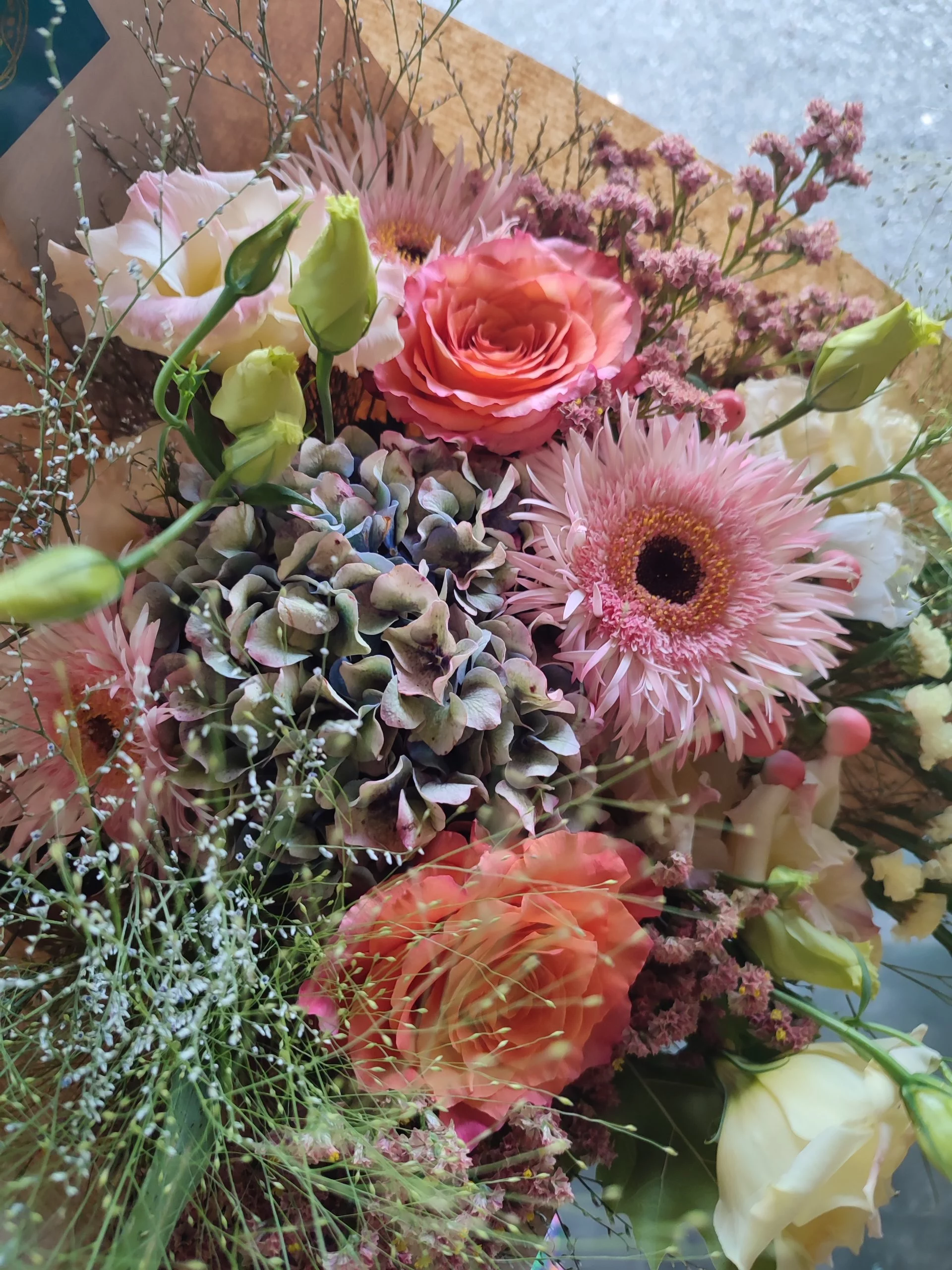 Bouquet de fleurs pastel, par Fleuriste Guille, fleuriste à Sainte-Bazeille