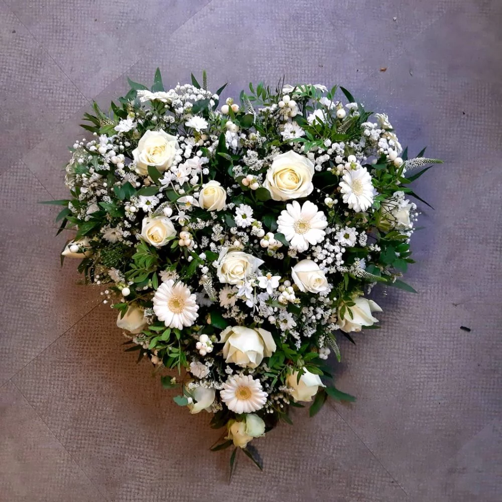 Coeur de deuil, par Pour un Fleur'T, fleuriste à Saint-Pée-sur-Nivelle