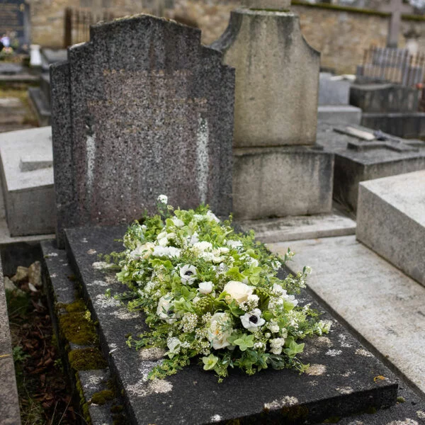 Deuil: Dessus de cercueil, par Maison Marguerite, fleuriste à Le Mans