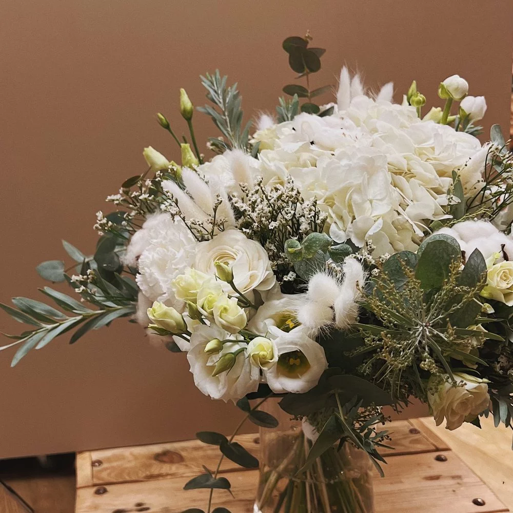 Bouquet blanc, par Langage Des Fleurs, fleuriste à Bastia
