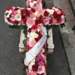 Croix deuil, par Langage Des Fleurs, fleuriste à Bastia