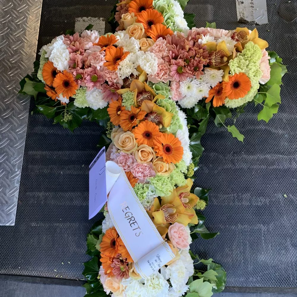 Croix deuil, par Langage Des Fleurs, fleuriste à Bastia