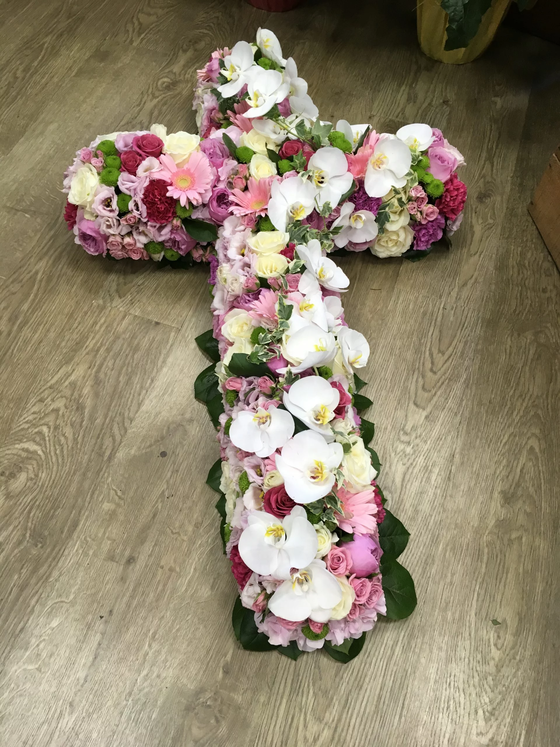 Croix Deuil, par Langage Des Fleurs, fleuriste à Bastia