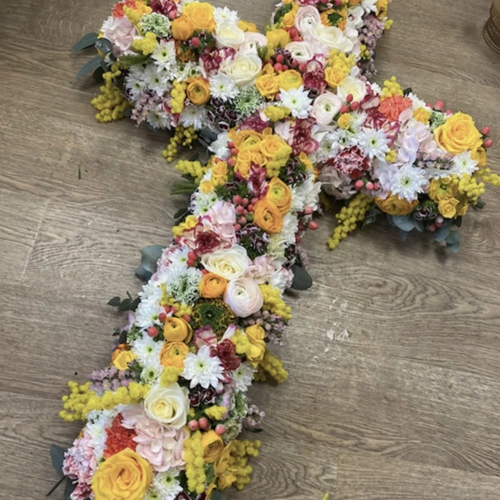 Croix deuil, par Langage Des Fleurs, fleuriste à Bastia