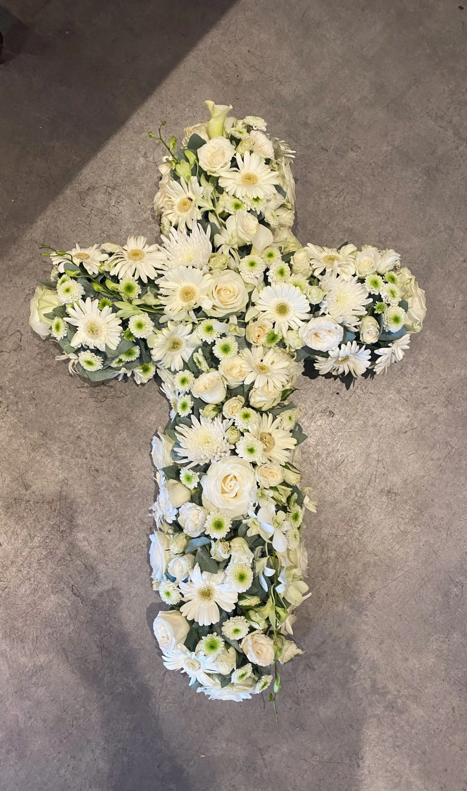 Deuil Croix, par Gol, fleuriste à Courbevoie