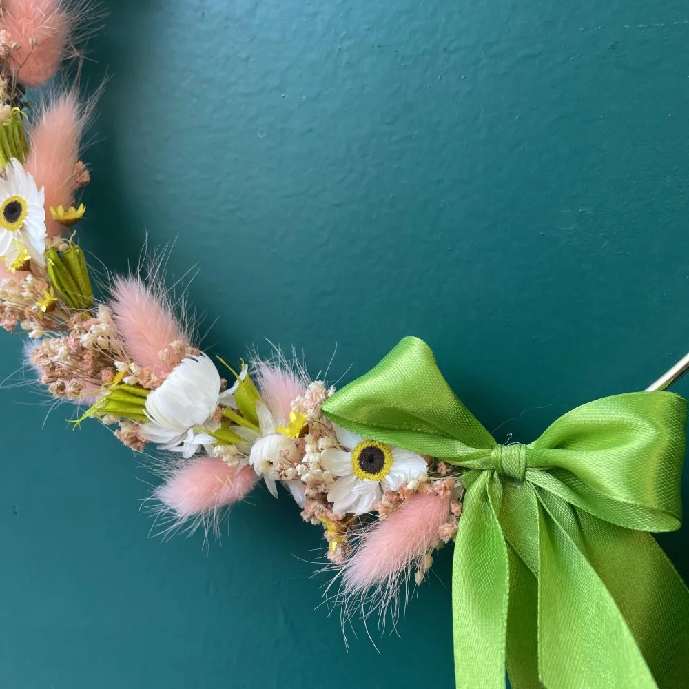 Couronne en fleurs séchées, par Atelier fleuri, fleuriste à Besançon